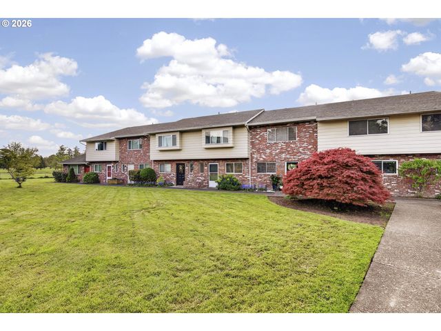 1702 Ne HOGAN Dr, Gresham, OR 97030