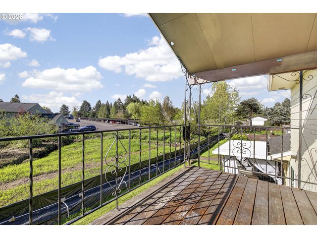 1702 Ne HOGAN Dr, Gresham, OR 97030