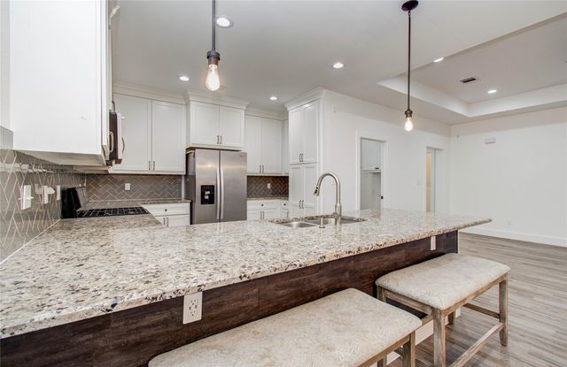 401 S Blackwell Street, La Porte, TX 77571