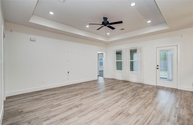 401 S Blackwell Street, La Porte, TX 77571