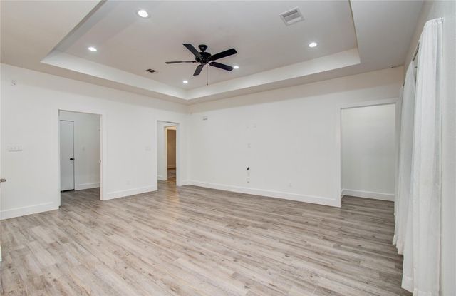 401 S Blackwell Street, La Porte, TX 77571