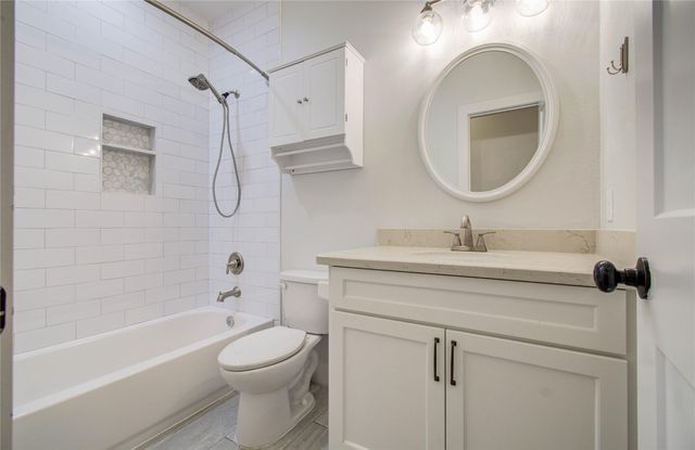 401 S Blackwell Street, La Porte, TX 77571