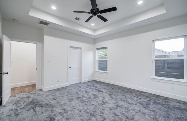 401 S Blackwell Street, La Porte, TX 77571