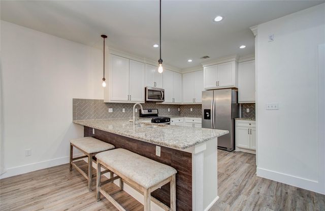 401 S Blackwell Street, La Porte, TX 77571