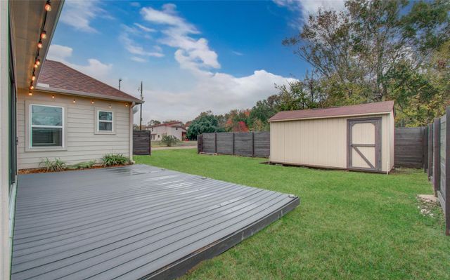 401 S Blackwell Street, La Porte, TX 77571