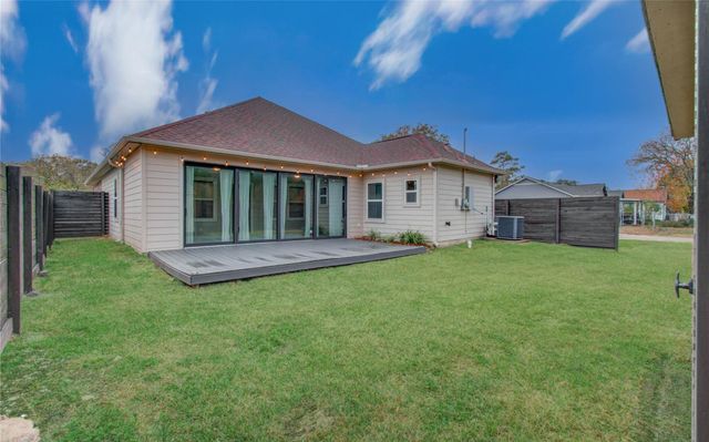 401 S Blackwell Street, La Porte, TX 77571