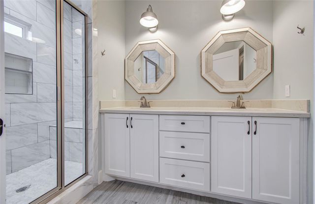 401 S Blackwell Street, La Porte, TX 77571