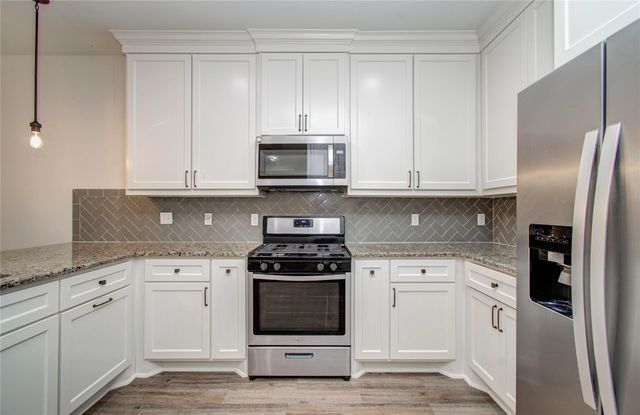 401 S Blackwell Street, La Porte, TX 77571