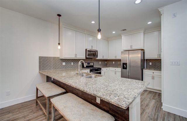 401 S Blackwell Street, La Porte, TX 77571