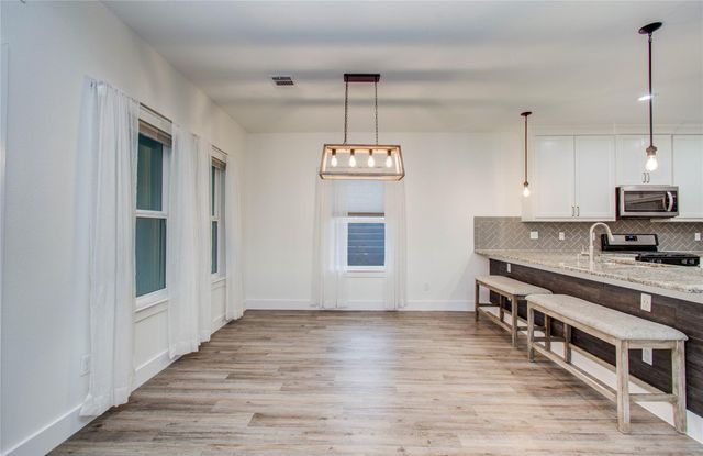 401 S Blackwell Street, La Porte, TX 77571