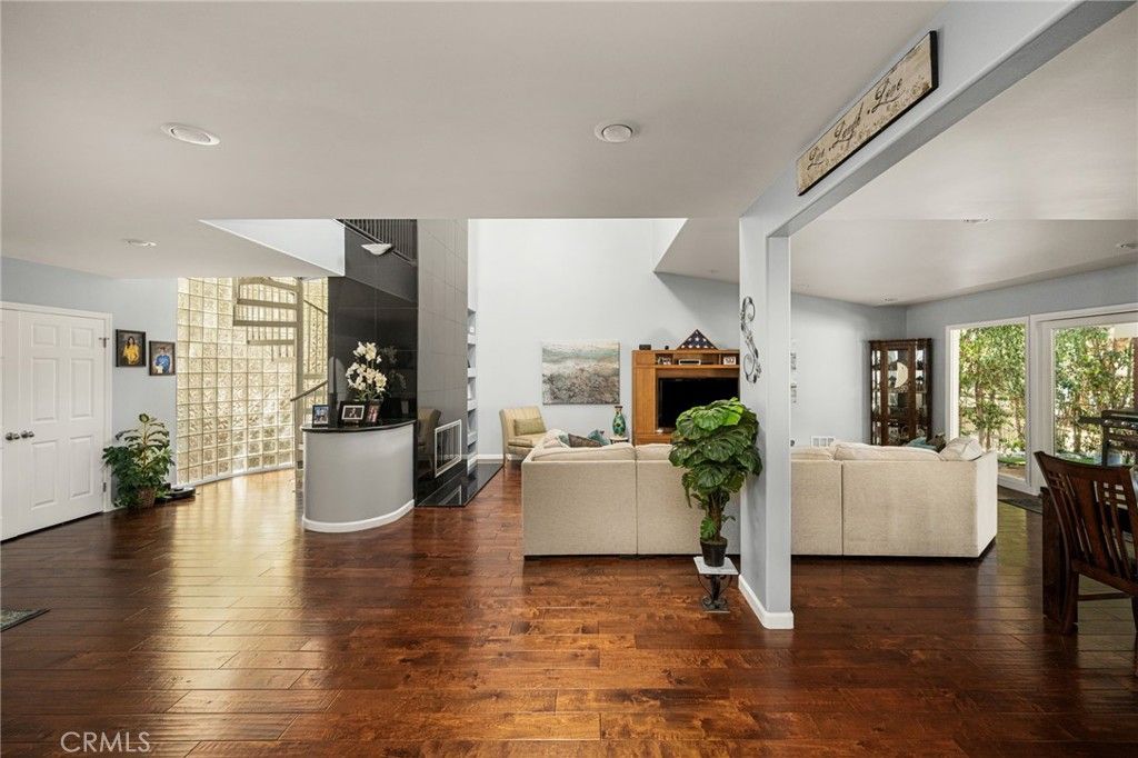 Image 12 of property listing at 8355 La Sierra, Whittier, CA 90605