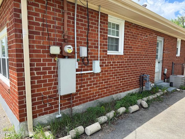 5810 Emmalee Dr, Louisville, KY 40219