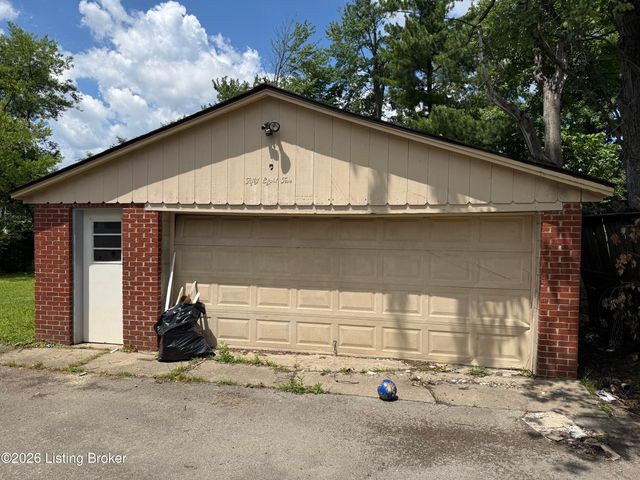 5810 Emmalee Dr, Louisville, KY 40219