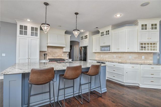 4140 N Redbud Lane, Riverside, MO 64150