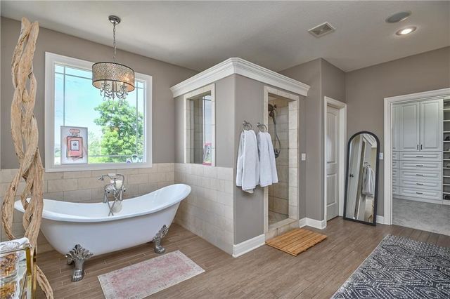 4140 N Redbud Lane, Riverside, MO 64150