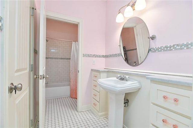 4140 N Redbud Lane, Riverside, MO 64150