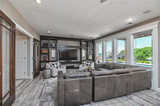 4140 N Redbud Lane, Riverside, MO 64150