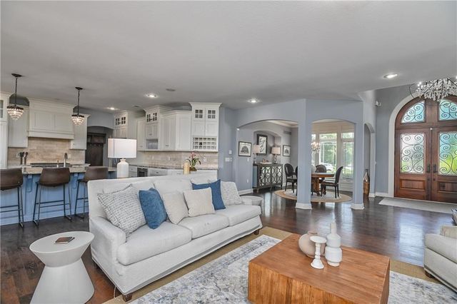 4140 N Redbud Lane, Riverside, MO 64150