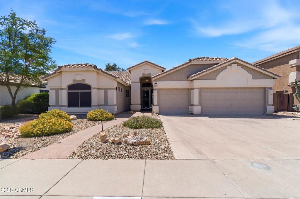 Image 1 of property listing at 7001 W LONE CACTUS Drive, Glendale, AZ 85308