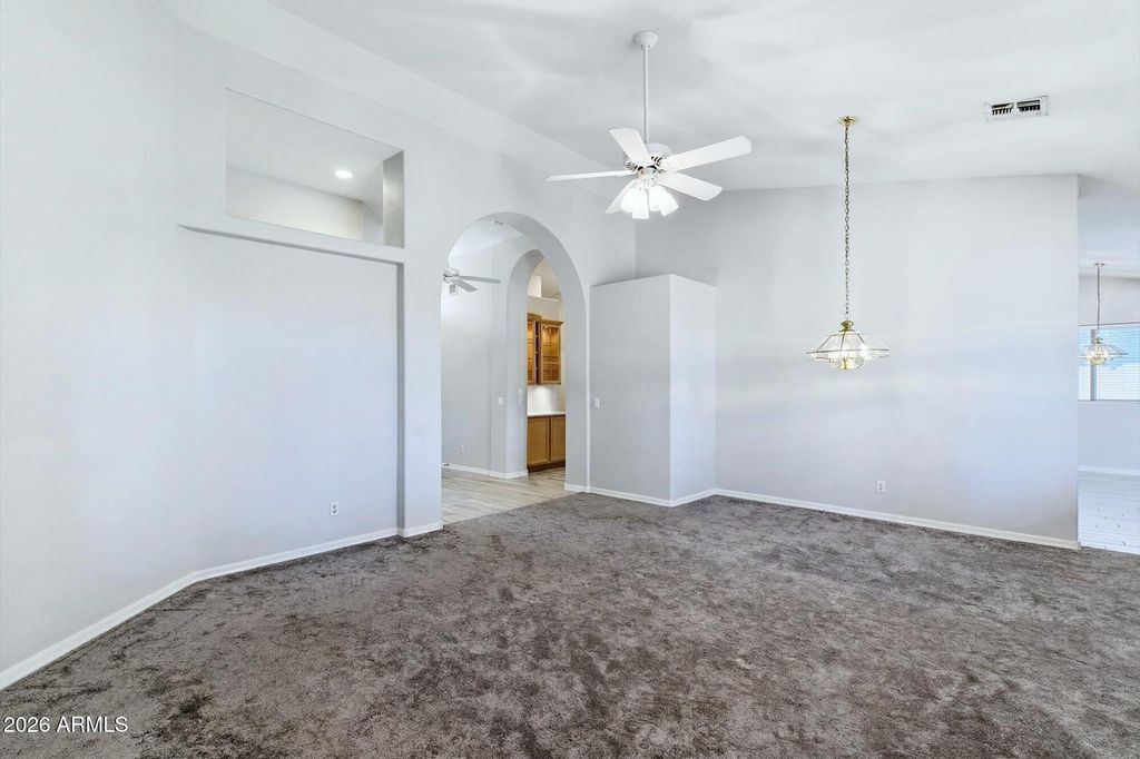 Image 13 of property listing at 7001 W LONE CACTUS Drive, Glendale, AZ 85308