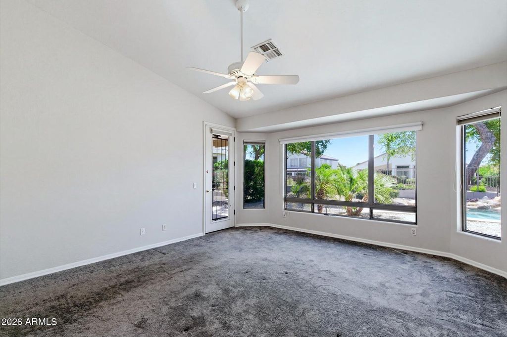 Image 15 of property listing at 7001 W LONE CACTUS Drive, Glendale, AZ 85308