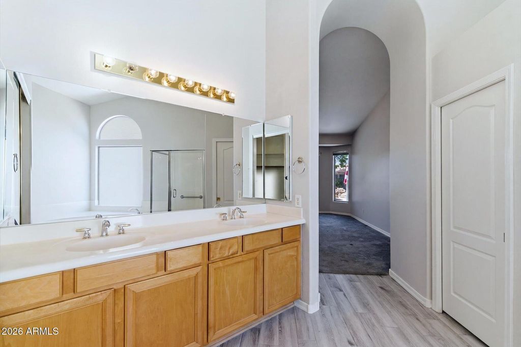 Image 16 of property listing at 7001 W LONE CACTUS Drive, Glendale, AZ 85308