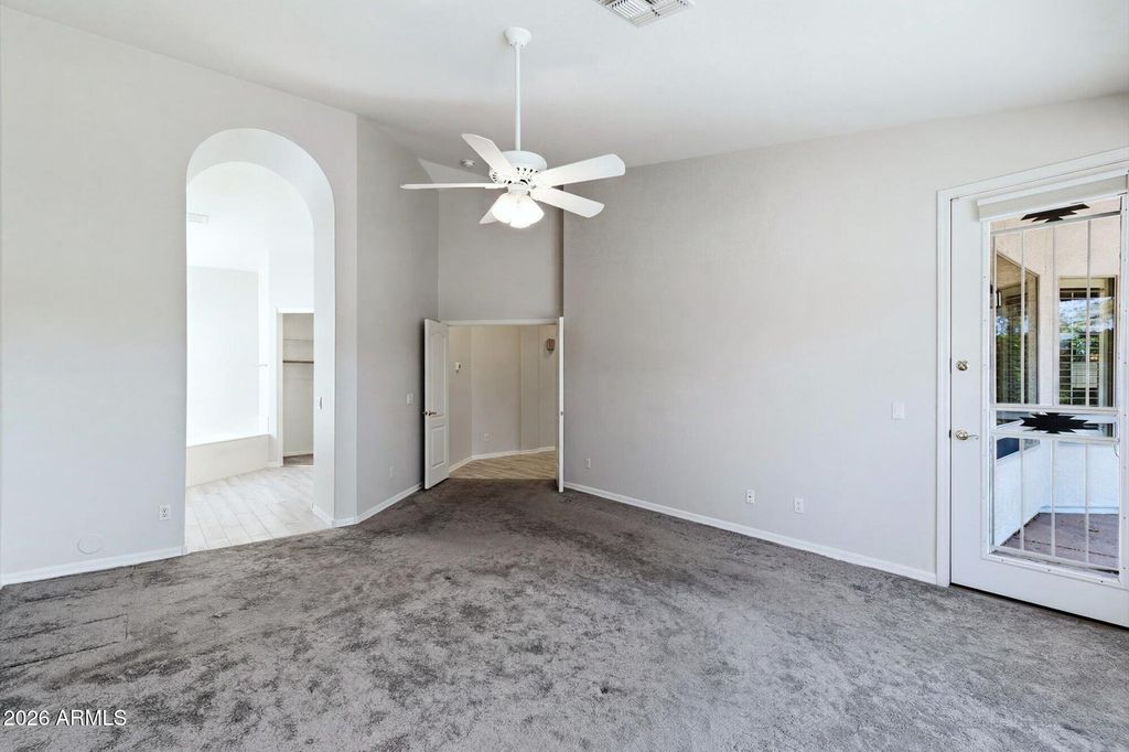 Image 19 of property listing at 7001 W LONE CACTUS Drive, Glendale, AZ 85308