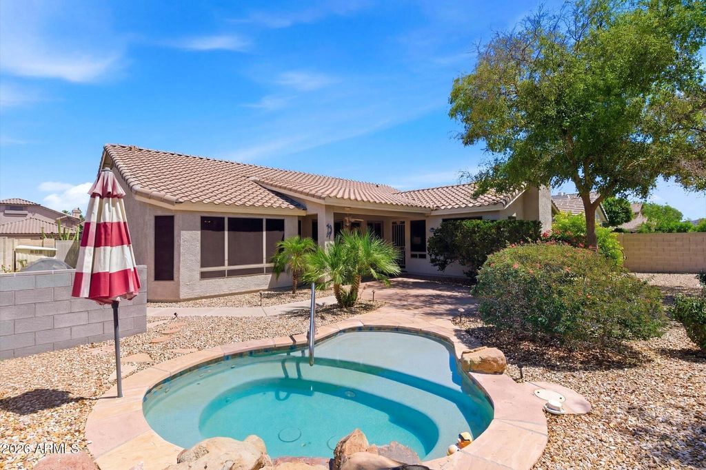 Image 2 of property listing at 7001 W LONE CACTUS Drive, Glendale, AZ 85308