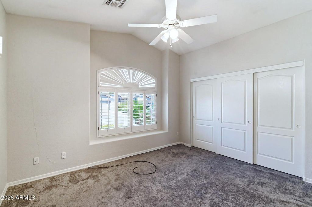 Image 22 of property listing at 7001 W LONE CACTUS Drive, Glendale, AZ 85308