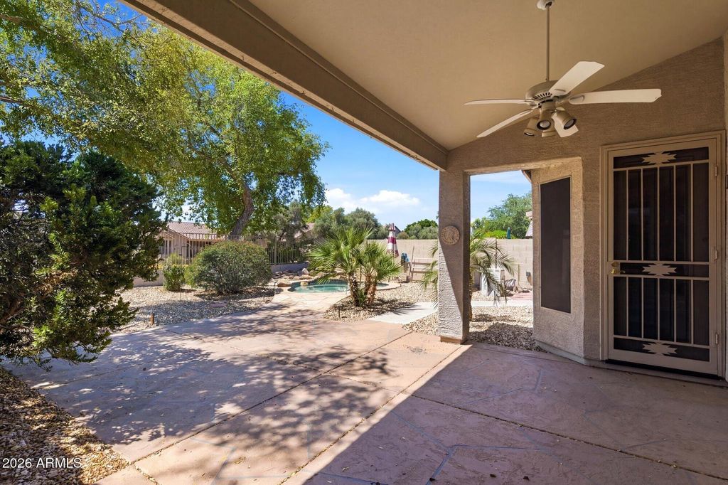 Image 24 of property listing at 7001 W LONE CACTUS Drive, Glendale, AZ 85308