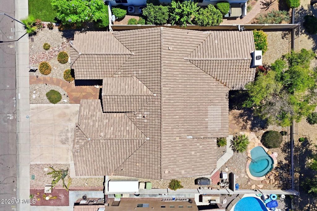 Image 28 of property listing at 7001 W LONE CACTUS Drive, Glendale, AZ 85308