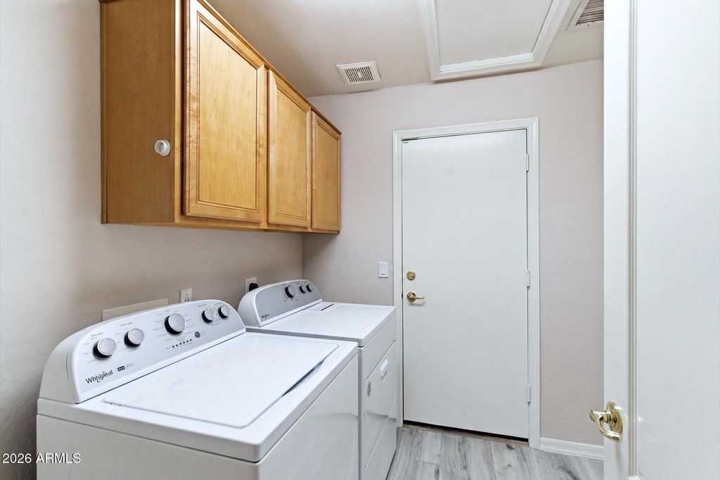 Image 29 of property listing at 7001 W LONE CACTUS Drive, Glendale, AZ 85308
