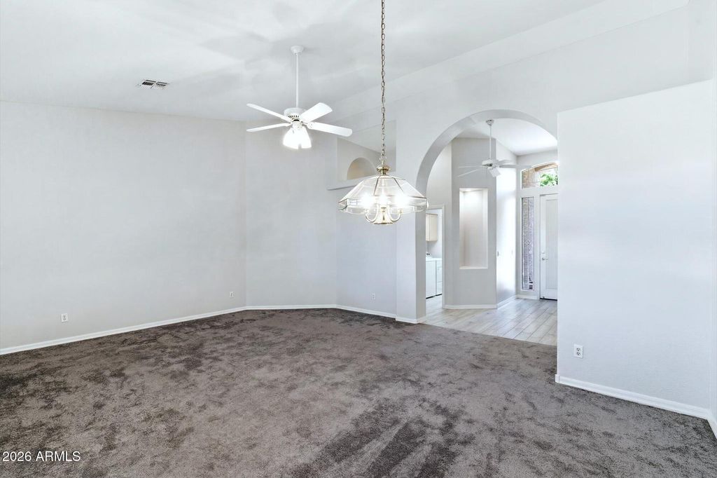 Image 4 of property listing at 7001 W LONE CACTUS Drive, Glendale, AZ 85308