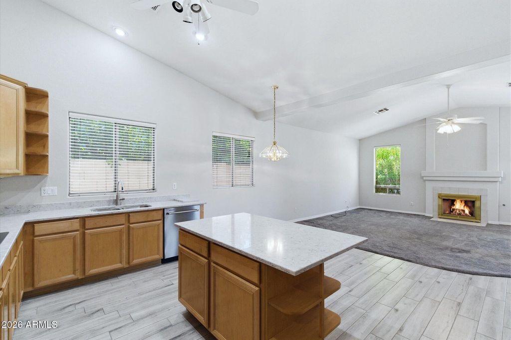 Image 6 of property listing at 7001 W LONE CACTUS Drive, Glendale, AZ 85308
