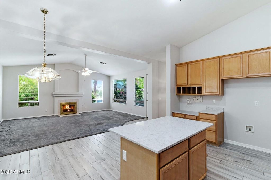Image 9 of property listing at 7001 W LONE CACTUS Drive, Glendale, AZ 85308
