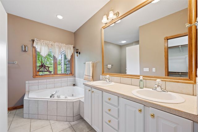 4920 Claremont Court, Pleasant Hill, IA 50327
