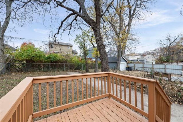 6042 Park Avenue, Kansas City, MO 64130