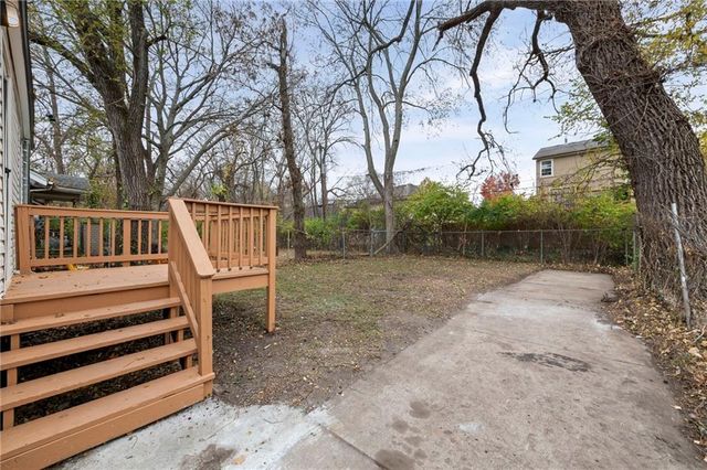 6042 Park Avenue, Kansas City, MO 64130