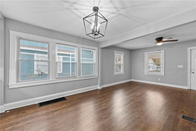 6042 Park Avenue, Kansas City, MO 64130