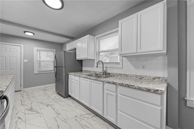 6042 Park Avenue, Kansas City, MO 64130