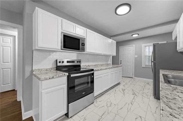 6042 Park Avenue, Kansas City, MO 64130