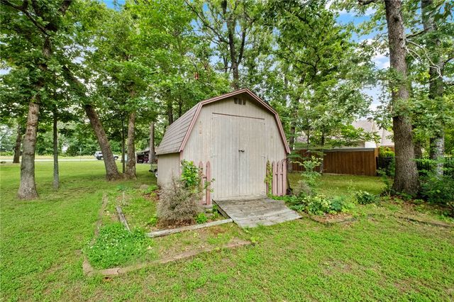 4 Huskins Circle, Bella Vista, AR 72715