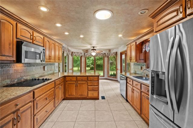 4 Huskins Circle, Bella Vista, AR 72715