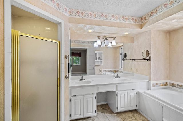 4 Huskins Circle, Bella Vista, AR 72715