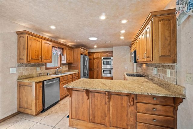 4 Huskins Circle, Bella Vista, AR 72715