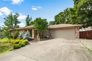 4 Huskins Circle, Bella Vista, AR 72715