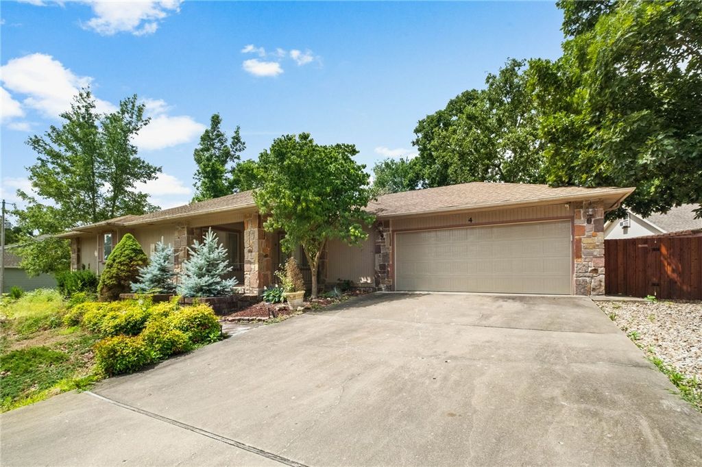 4 Huskins Circle, Bella Vista, AR 72715