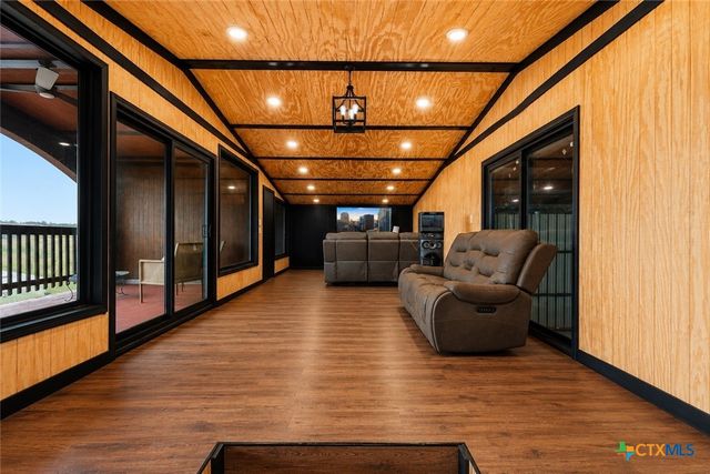 1701 County Road 466, Elgin, TX 78621