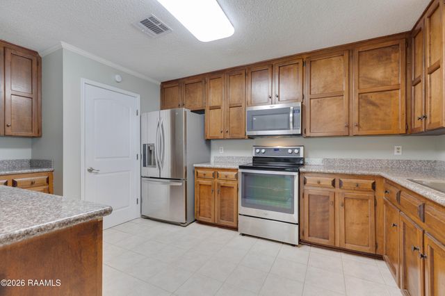 118 Village Green Drive, Youngsville, LA 70592