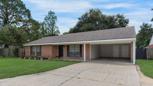 118 Village Green Drive, Youngsville, LA 70592